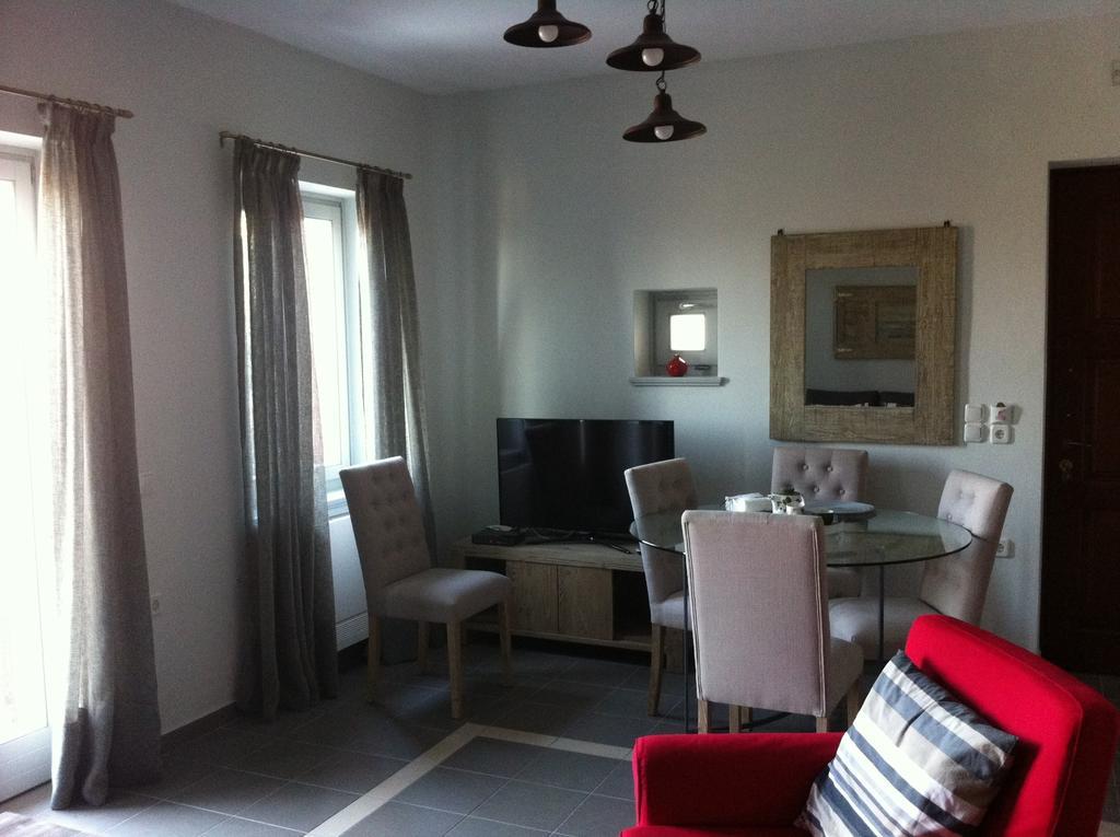 Heliades Maisonettes ميثيمْنا الغرفة الصورة